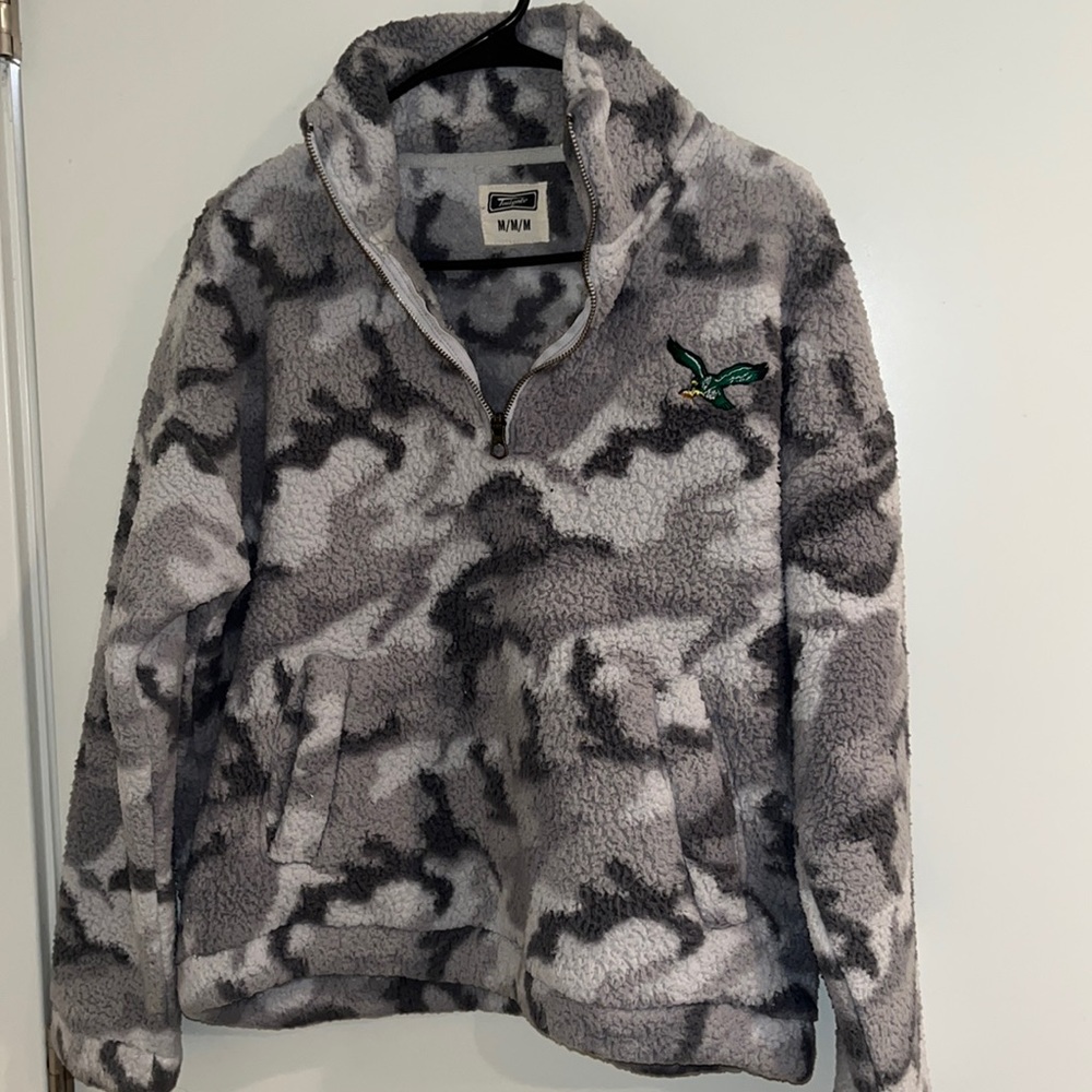 Tailgate Brand 1/4 Zip Pullover. Philadelphia Eagles Kelly Green Logo